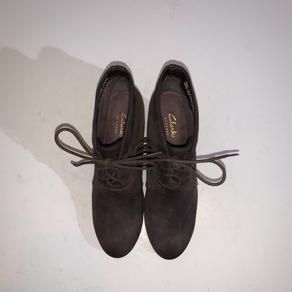 Clarks Boots Womens Size 5.5 Brown Suede Wedge Ankle Lace Up Booties - Picture 5 of 9